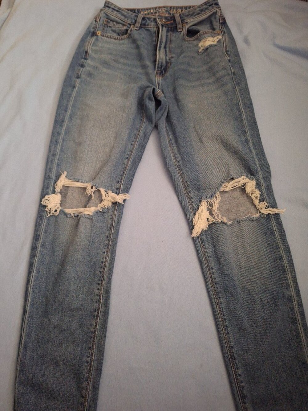 American Eagle Mom Jeans – Distressed Knee – Size 00 / 24 Waist